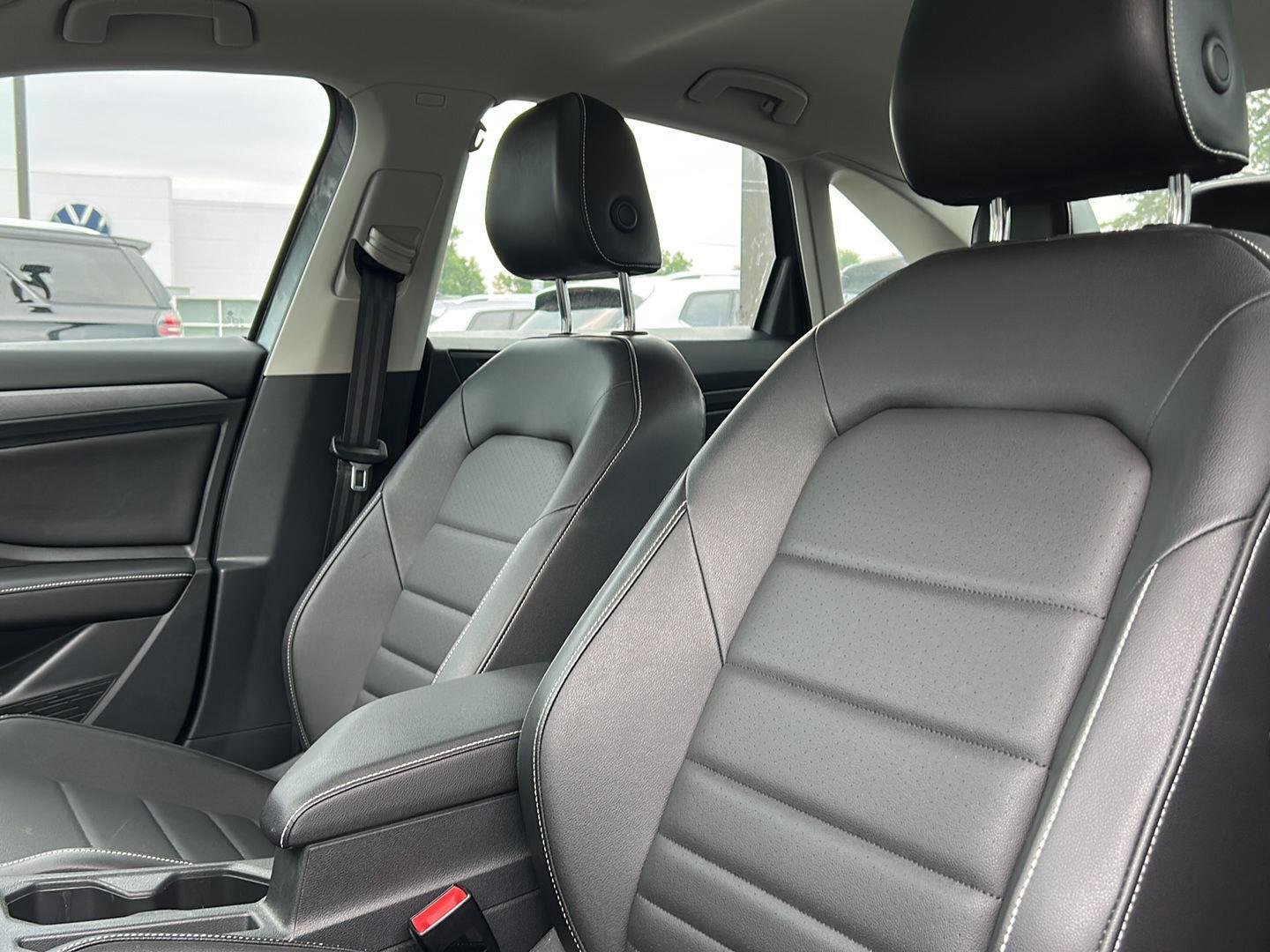 Used 2022 Platinum Gray Metallic Volkswagen SE image 8