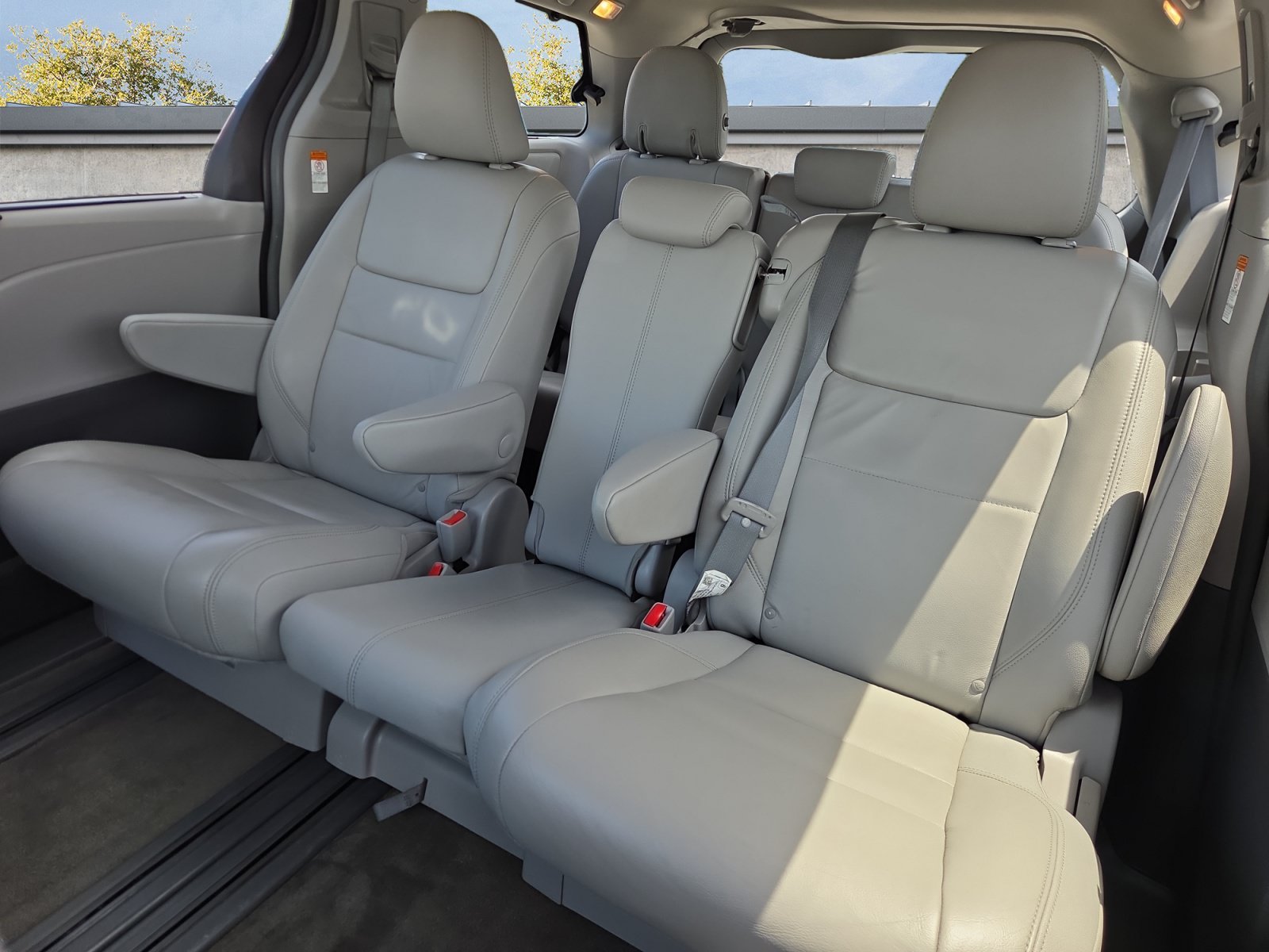 2018 Toyota Sienna XLE - Photo 13