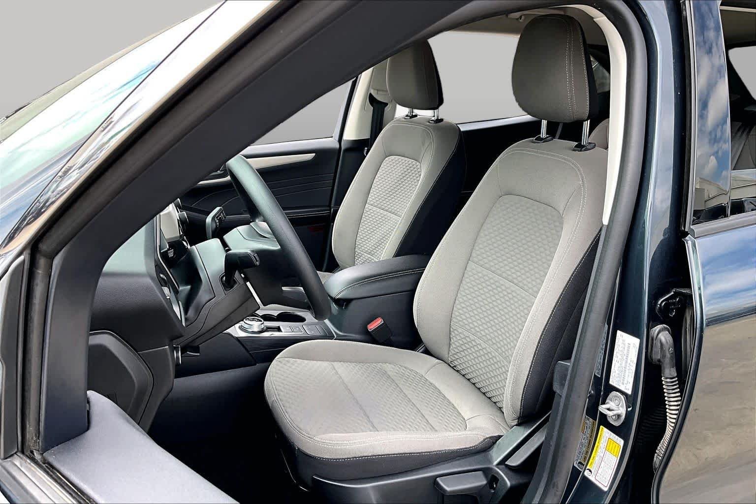 Used 2022 Stone Blue Metallic Ford SE image 8