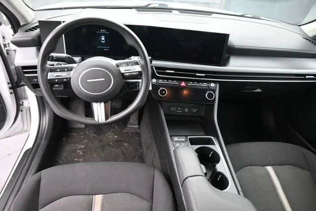 Used 2025 White Hyundai SEL image 20