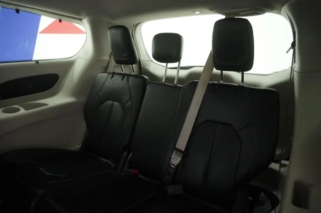 Used 2022 GREY Chrysler Touring L image 20