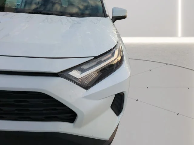 Used 2022 White Toyota XLE image 7