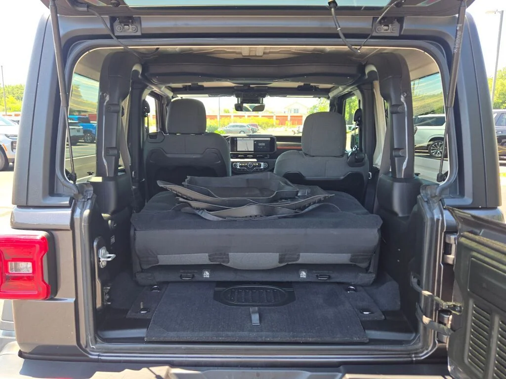 Used 2024 Gray Jeep Rubicon image 14