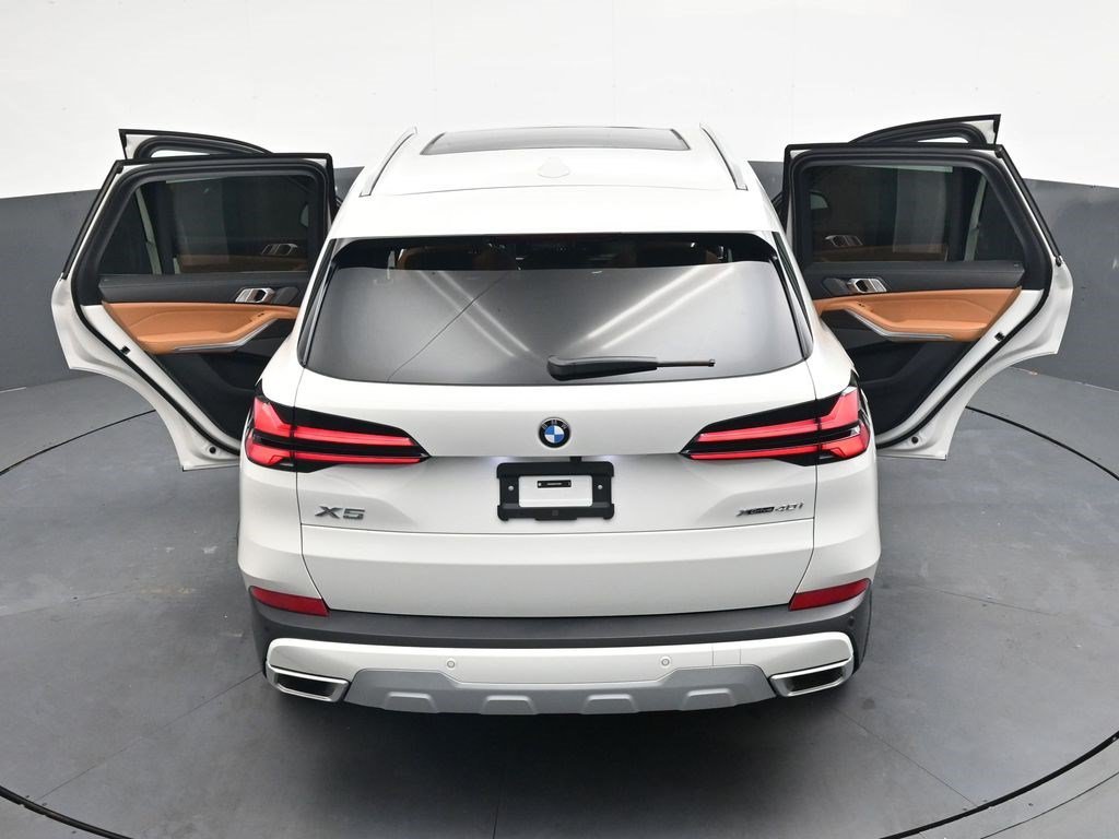 Used 2026 Alpine White BMW xDrive40i image 36