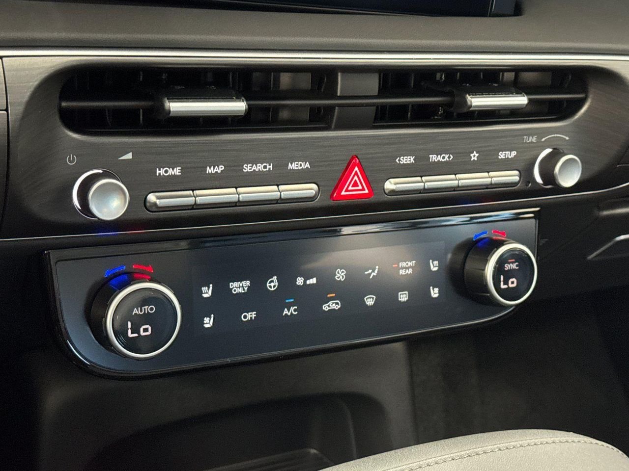 New 2026 White Hyundai Blue SEL Premium 8P image 19