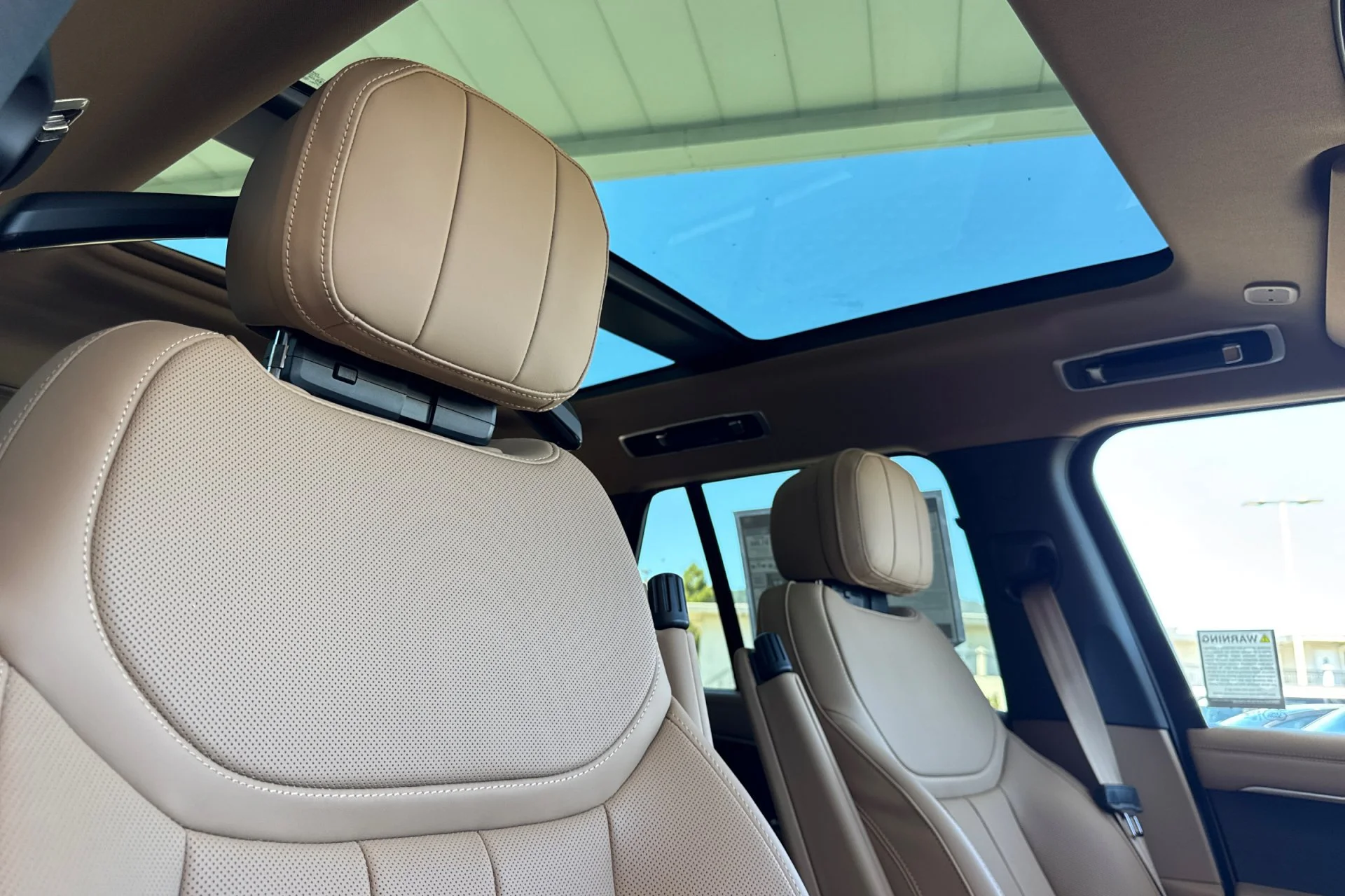 New 2026 Santorini Black Land Rover SE image 19
