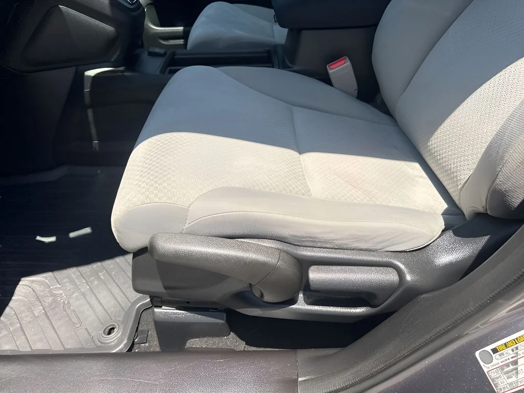 Used 2016  Honda SE image 10