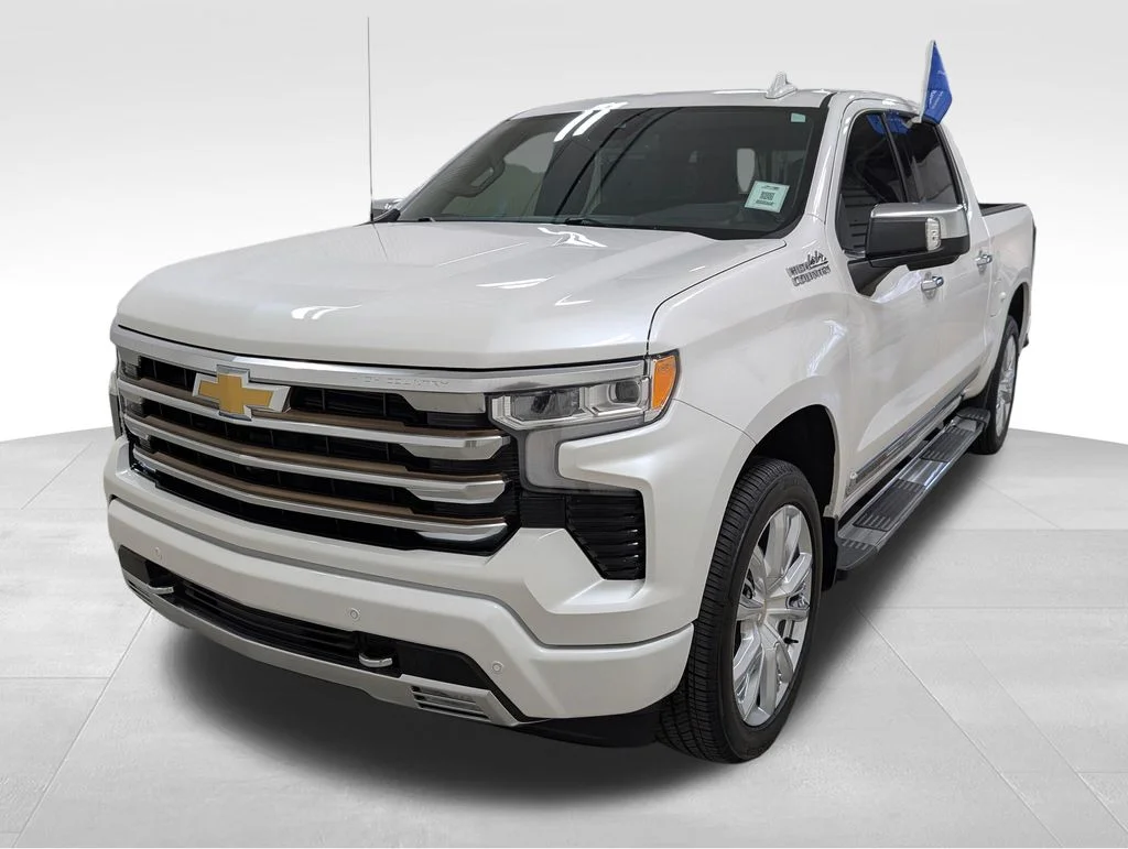 Certified Used 2022 Iridescent Pearl Tricoat Chevrolet High Country image 22