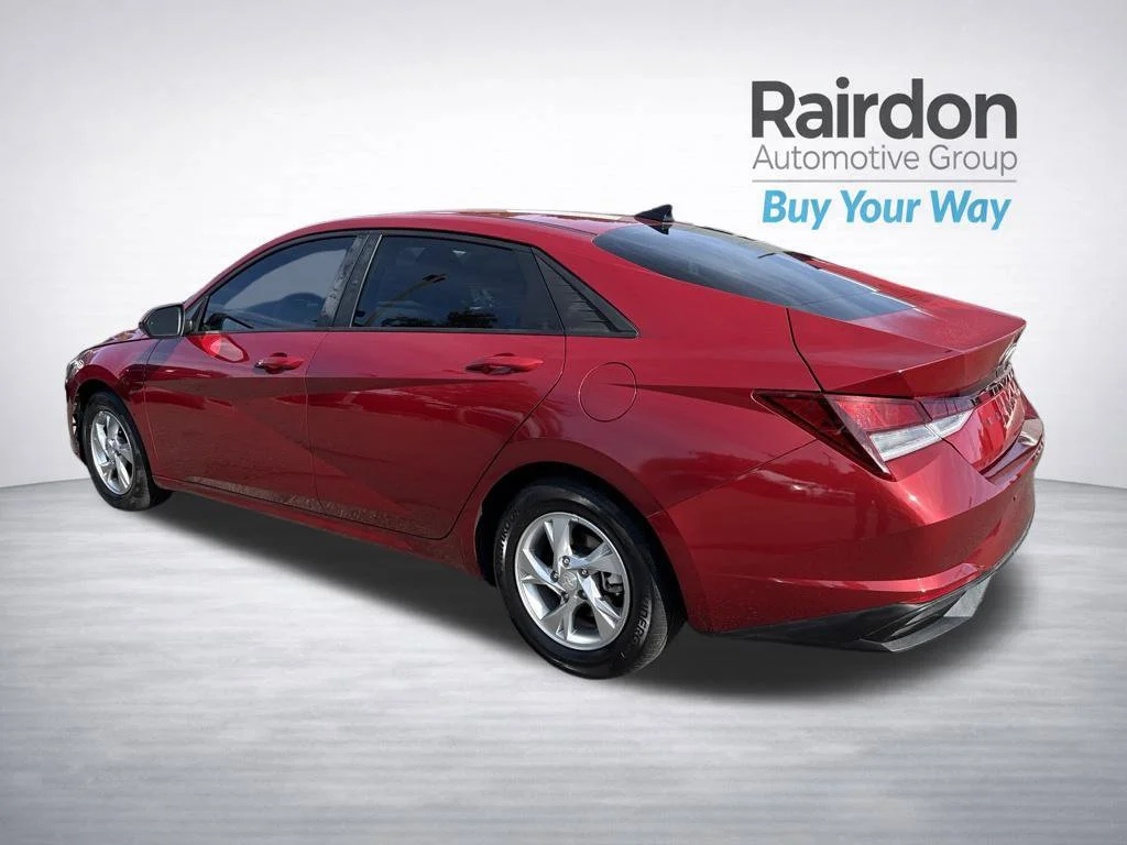 Used 2022 Scarlet Red Pearl Hyundai SE image 5