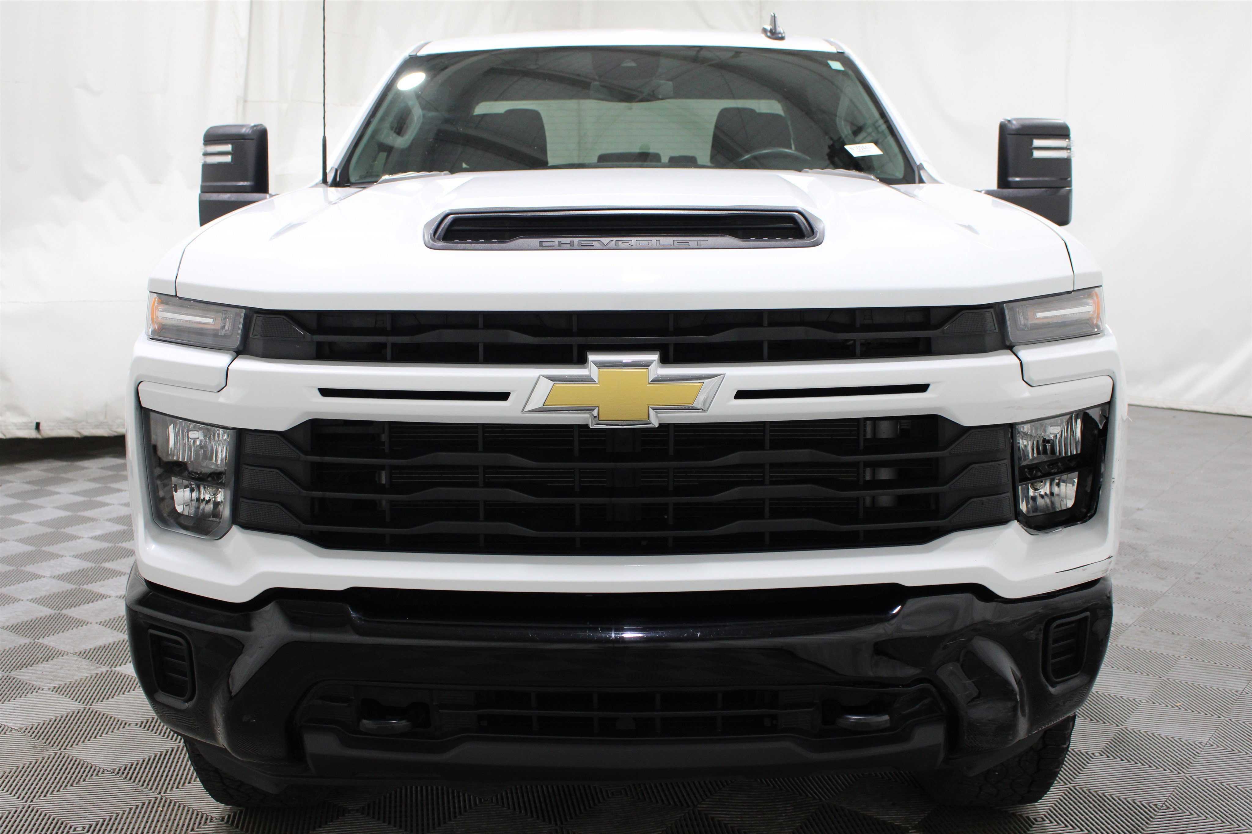 Used 2025 Summit White Chevrolet Custom image 34