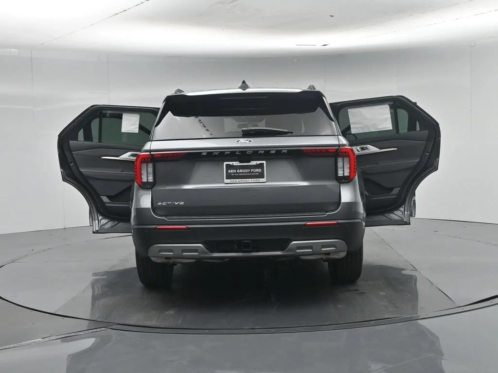 New 2027 Carbonized Gray Metallic Ford Active image 32