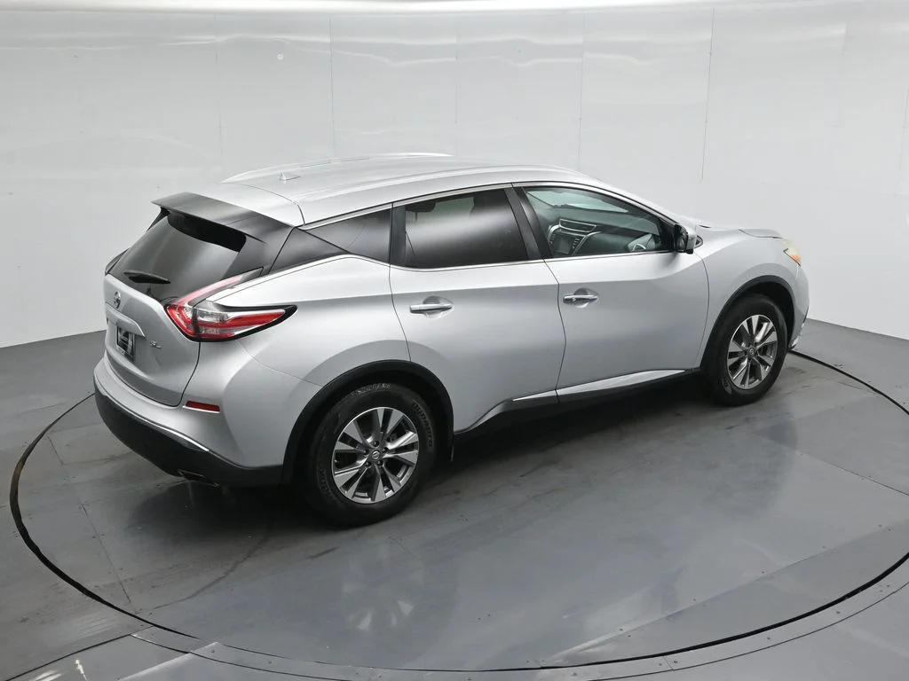 Used 2016 Silver Nissan SL image 36