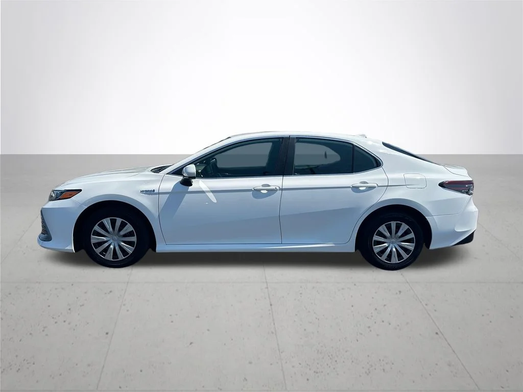 Used 2021 White Toyota LE image 10