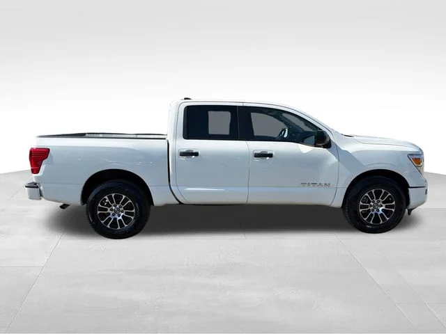 Used 2022 White Nissan SV image 8