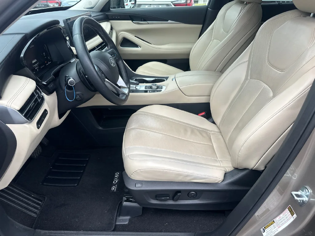 Used 2023 Silver INFINITI Sensory image 9
