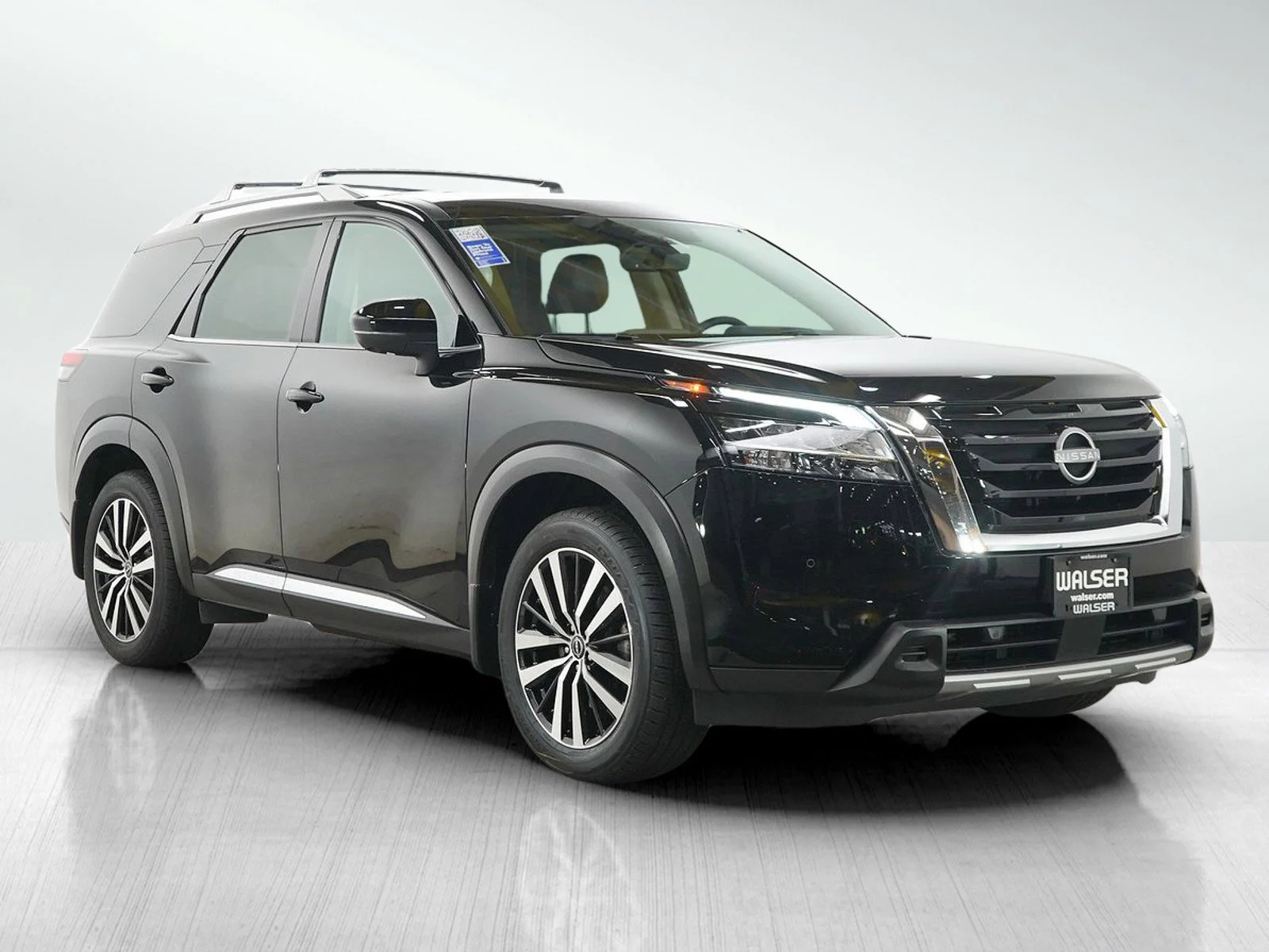 Used 2023 Super Black Nissan Platinum image 8