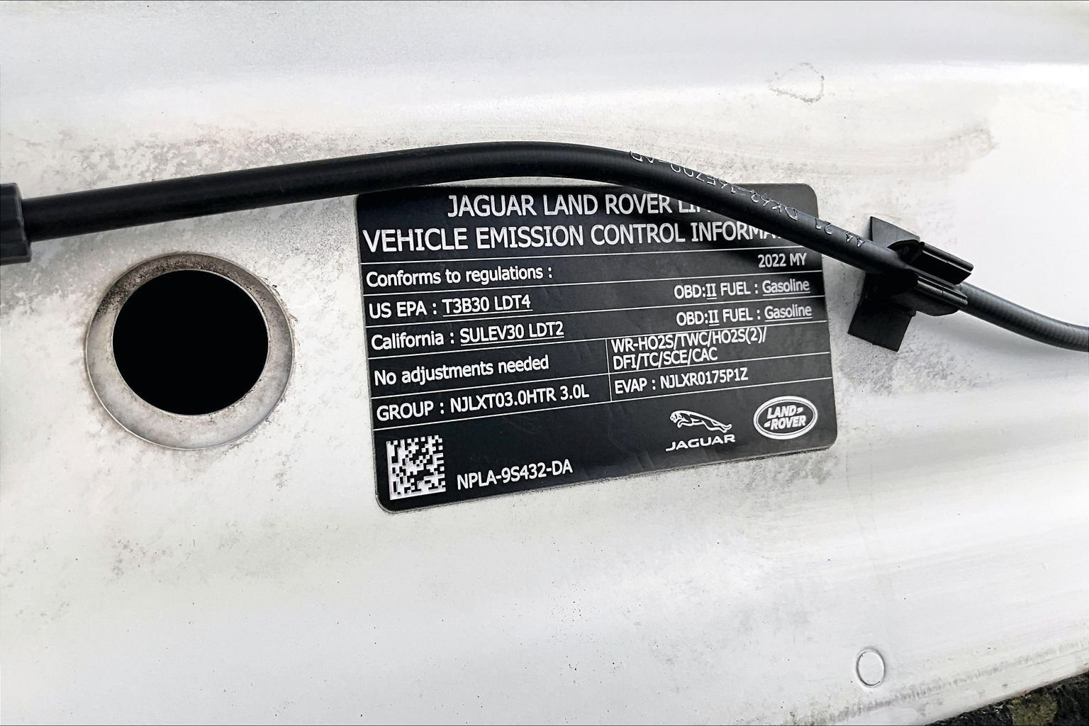 Used 2022 White Land Rover HSE Silver Edition image 31