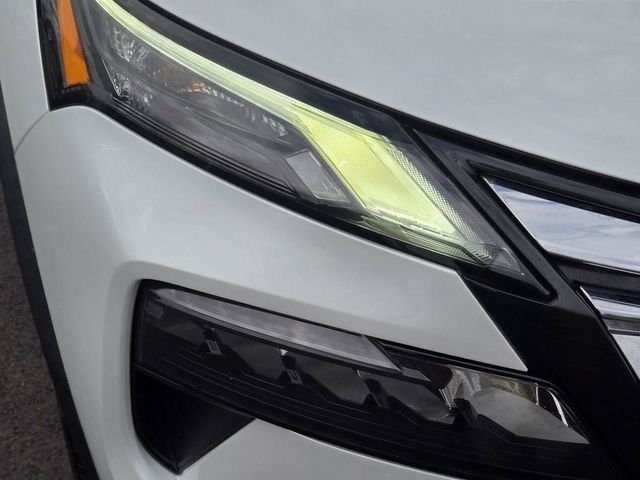 Used 2024 White Nissan SV image 5