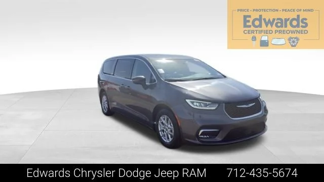2023 Chrysler Pacifica Touring L's photo