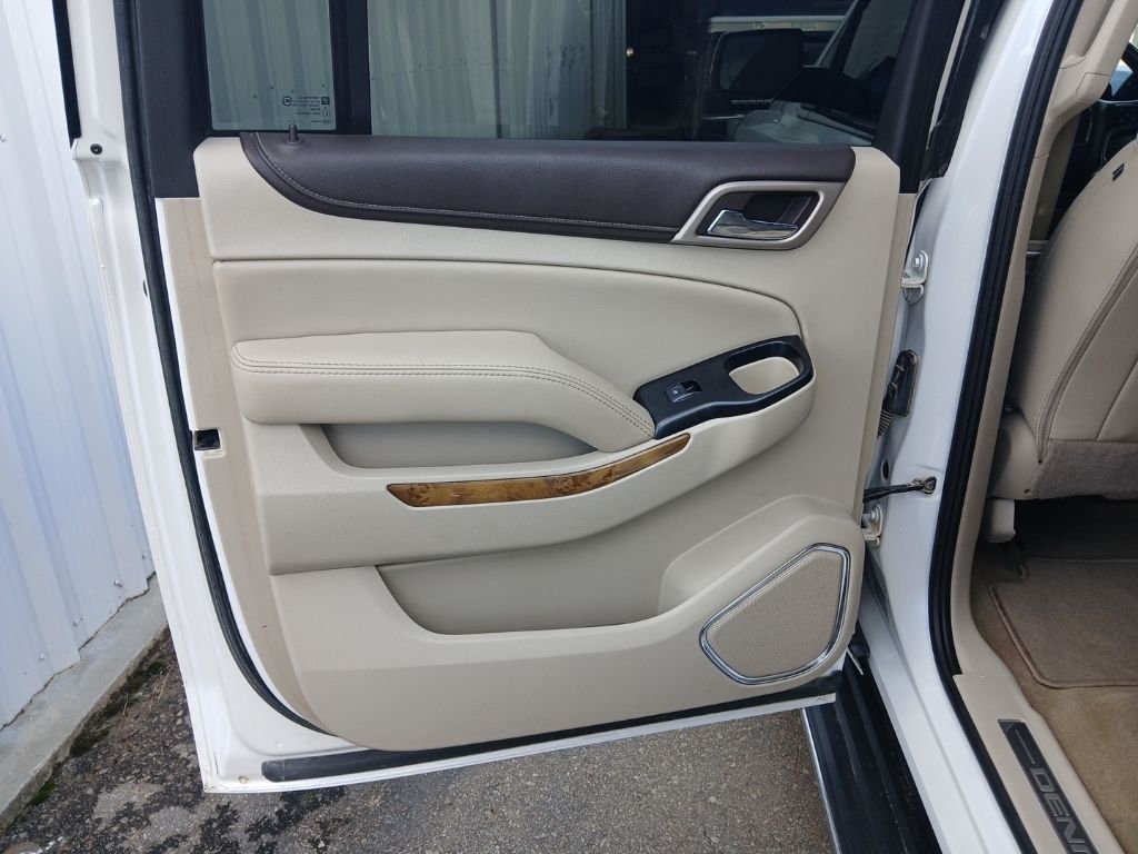 Used 2017 White GMC Denali image 37