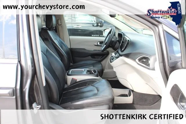 Used 2022 Gray Chrysler Touring L image 12