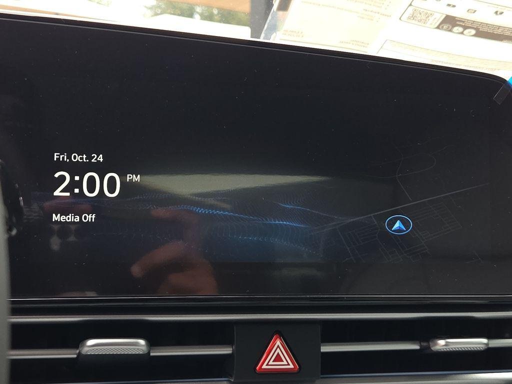 2025 Hyundai Elantra Limited - Photo 18