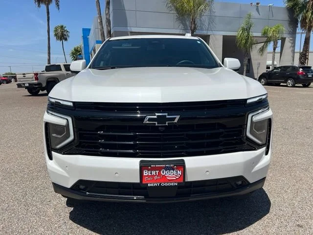 Used 2025 Iridescent Pearl Tricoat Chevrolet RST image 2