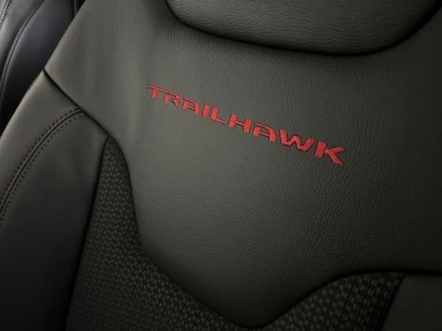 New 2026 Red Hot Pearl-Coat Exterior Paint Jeep Trailhawk image 16