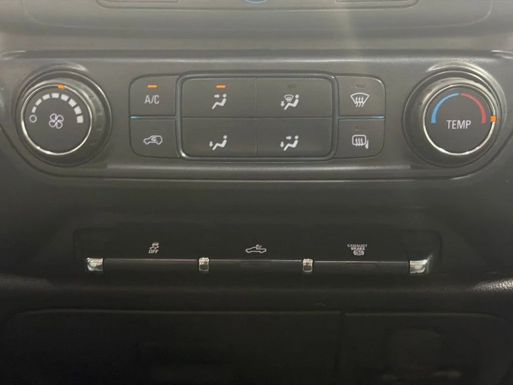 Used 2018 Summit White GMC Base image 15