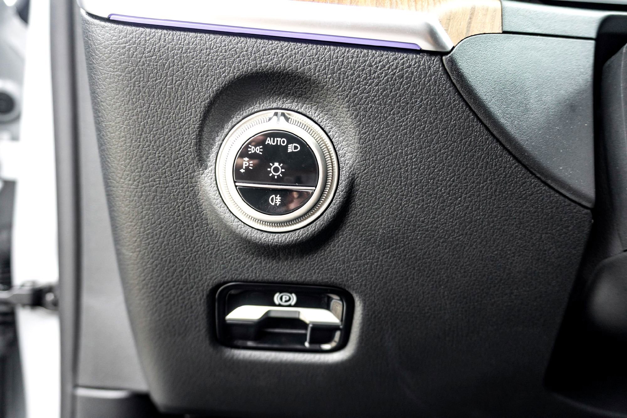 2025 Mercedes-Benz C-Class Sedan C 300 - Photo 16