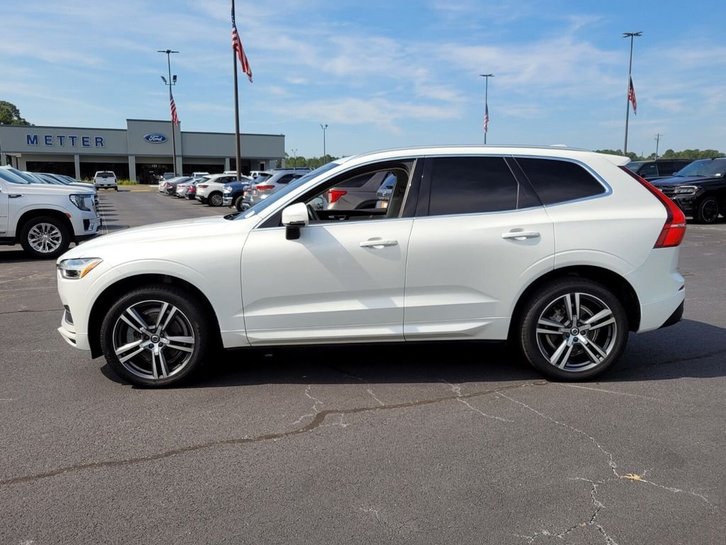 Used 2020 White Volvo T6 Momentum image 4