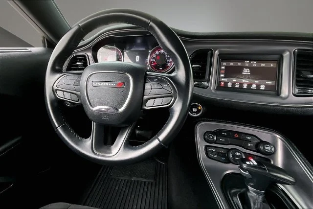 Used 2023 White Dodge SXT image 8