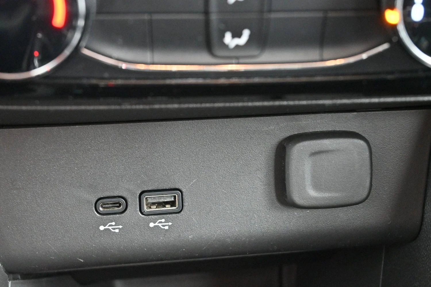 Used 2024  Buick Sport Touring image 22