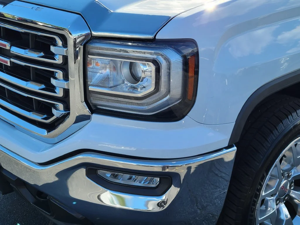 Used 2018 SUMMIT WHITE GMC SLT image 10
