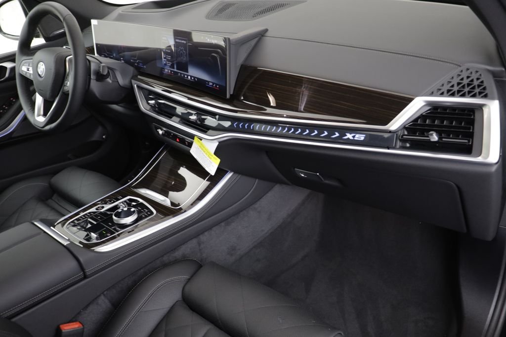 New 2026 Black Sapphire Metallic BMW xDrive50e image 21