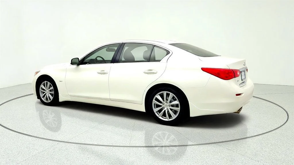 Used 2016 Majestic White INFINITI 4dr Sedan 2.0t Premium AWD w/ Premium Plus Pkg image 7