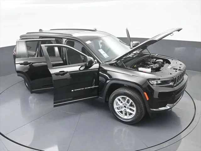 New 2026 Diamond Black Crystal Pearl-Coat Exterior Paint Jeep Laredo image 67