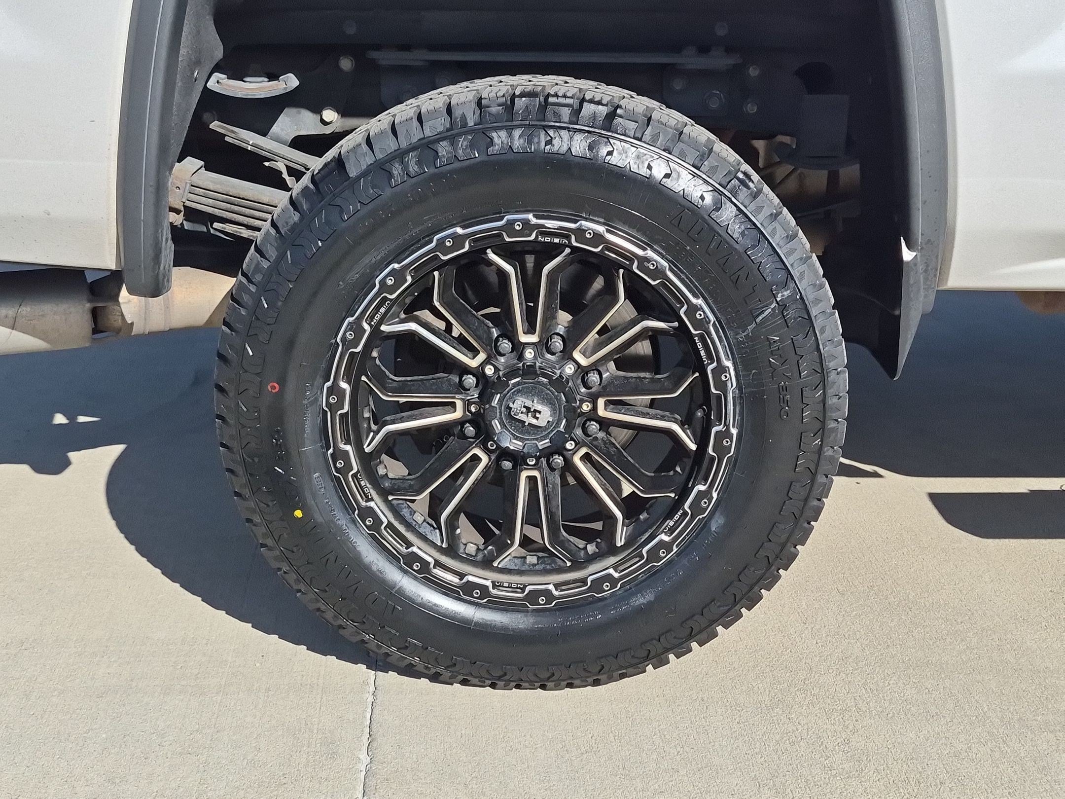 Used 2019 White Frost Tricoat GMC Denali image 12