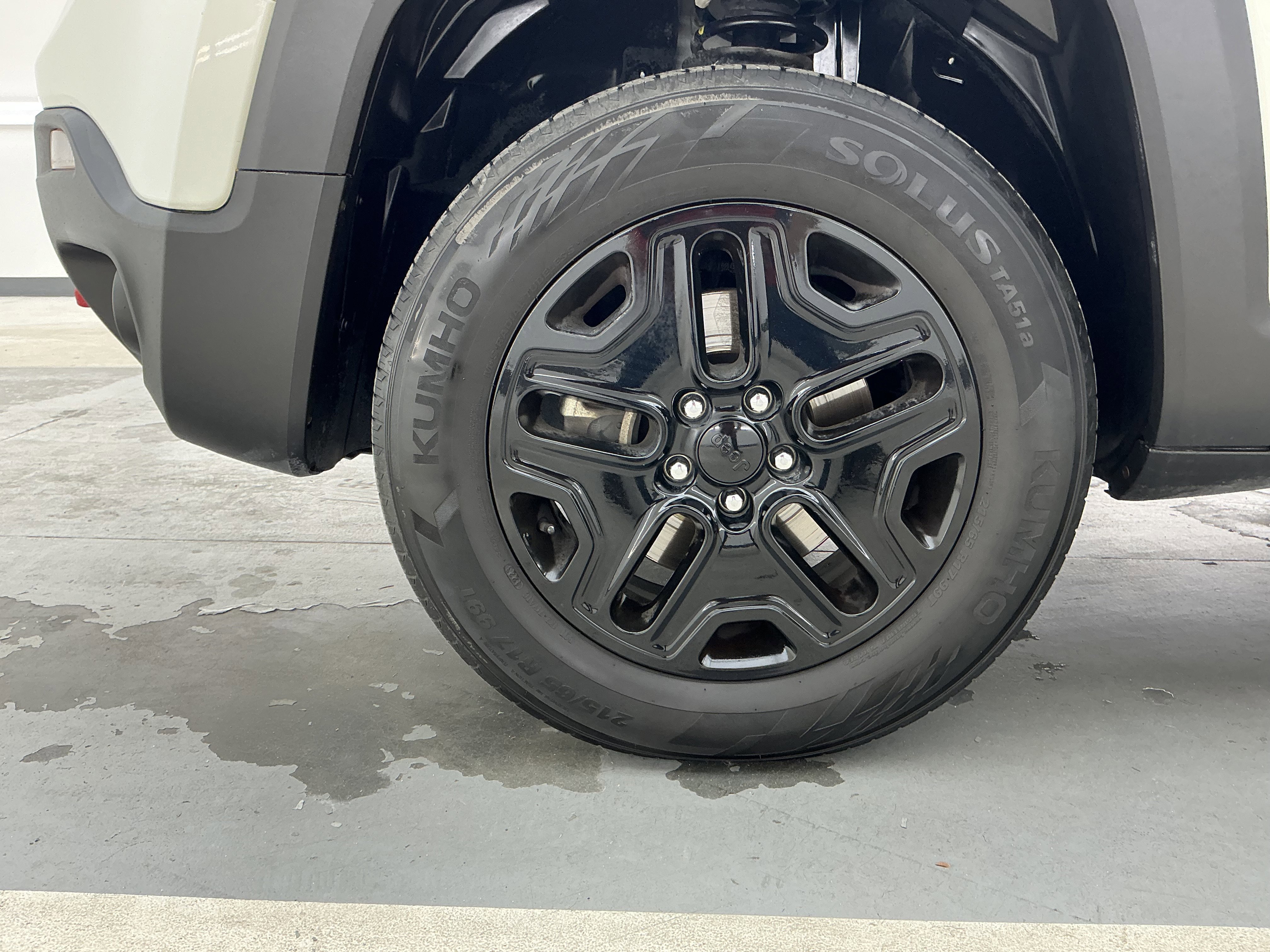 Used 2018 Alpine White Jeep Trailhawk image 18