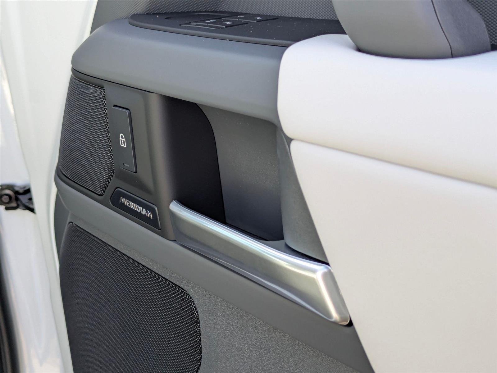 New 2026 Fuji White Land Rover S image 35