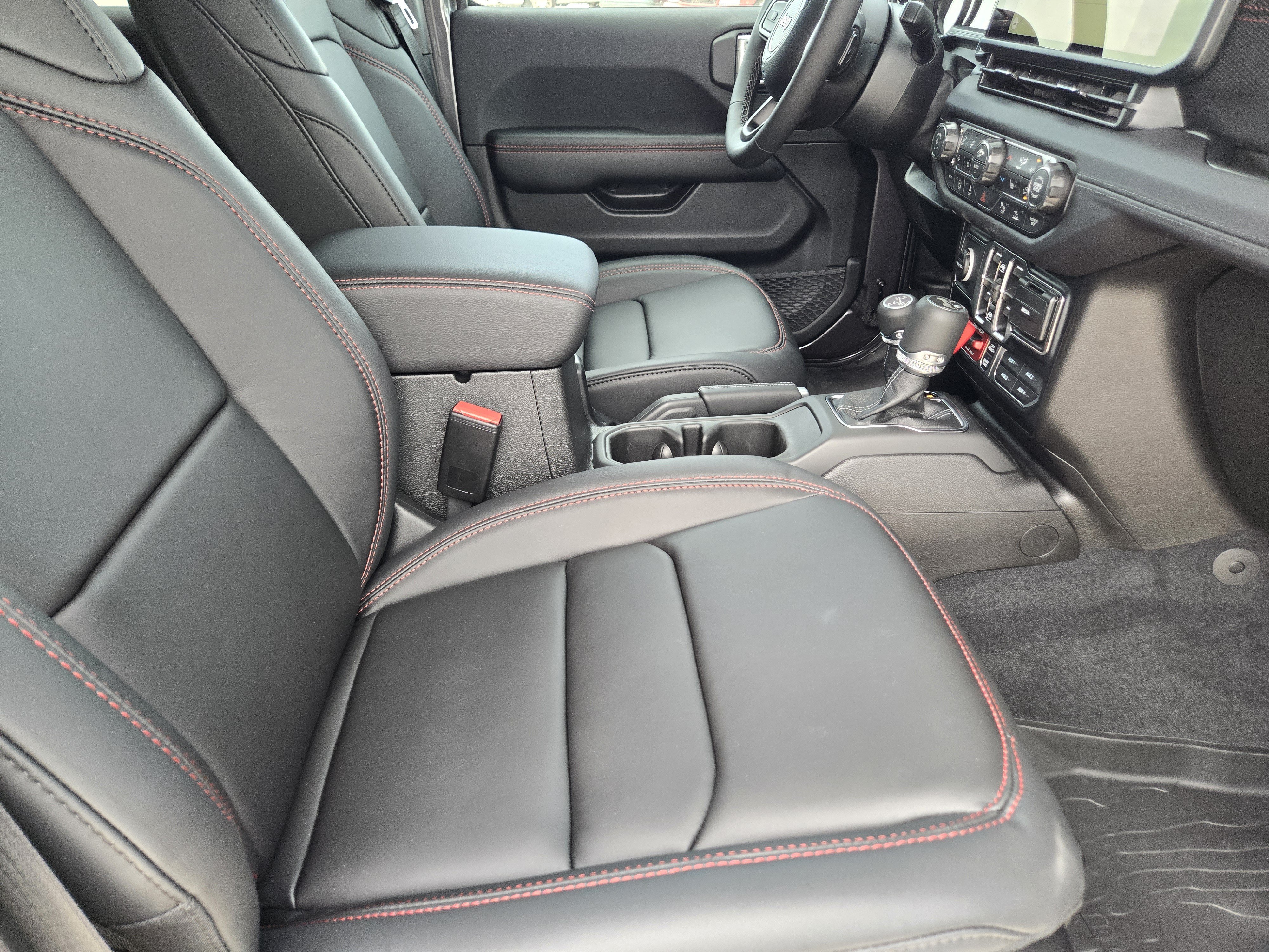 New 2026 Granite Crystal Metallic Clear-Coat Exterior Paint Jeep Rubicon X image 13