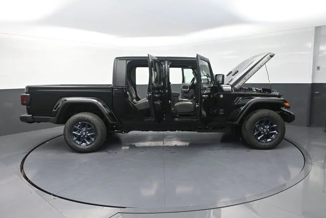 New 2026 Black Clear-Coat Exterior Paint Jeep 85th Anniversary Edition image 36