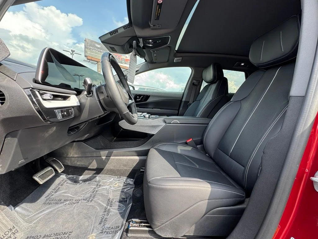 Used 2025 Red Cadillac Sport 2 image 21