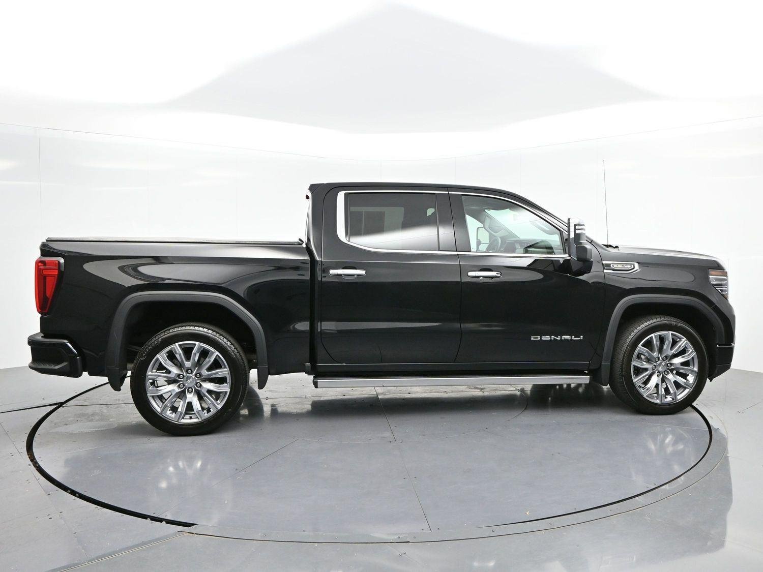 Used 2025 Onyx Black GMC Denali image 8