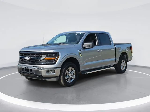 Used 2025 Silver Ford XLT image 1
