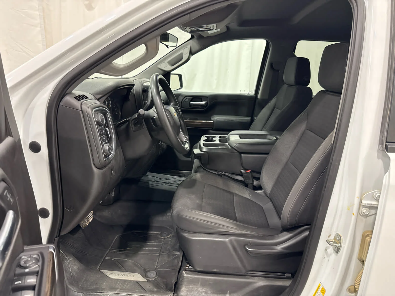 Used 2020 SUMMIT WHITE Chevrolet LT image 11