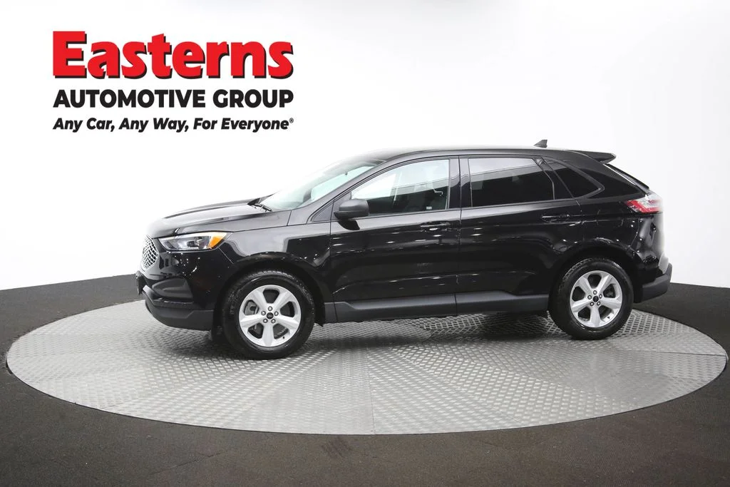 Used 2023 Black Ford SE image 57