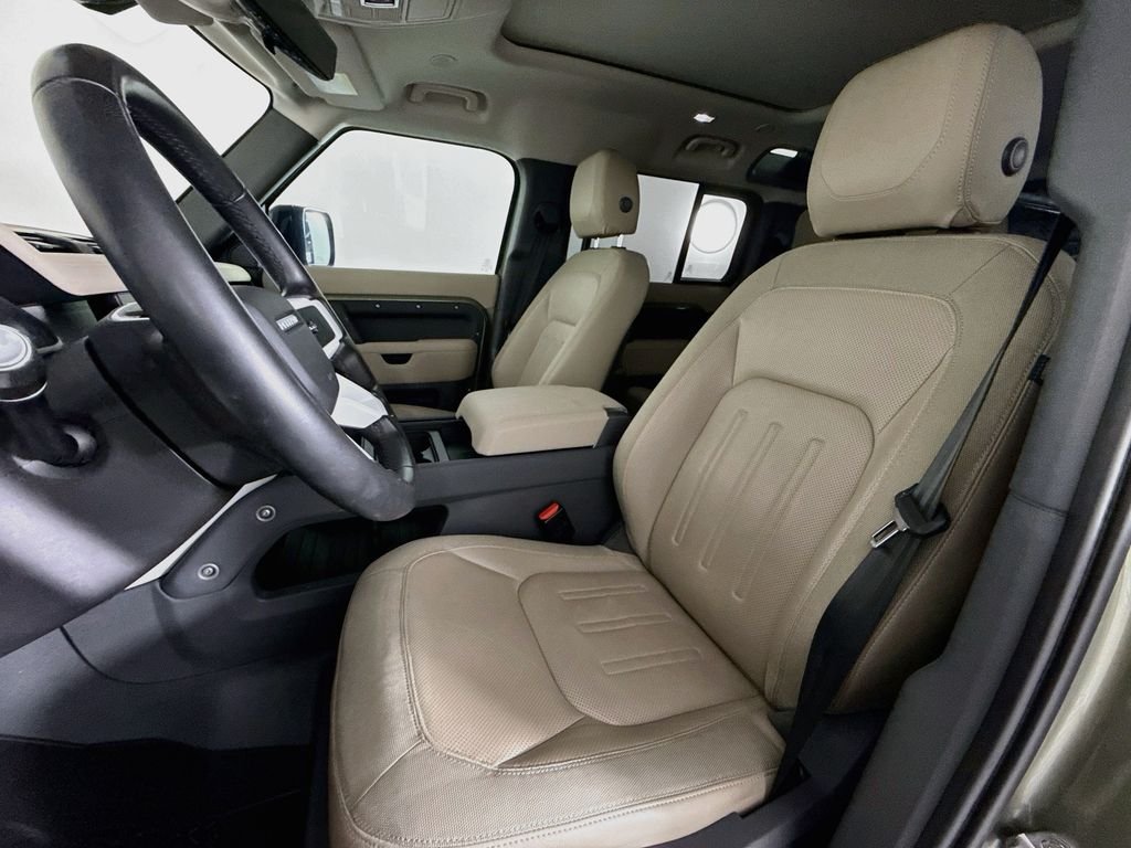 Used 2020  Land Rover First Edition image 5