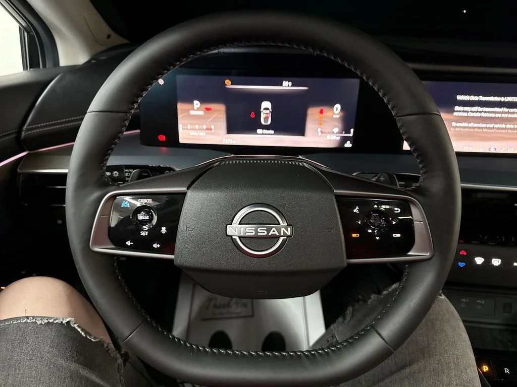 Used 2025 White Pearl Nissan SL image 22