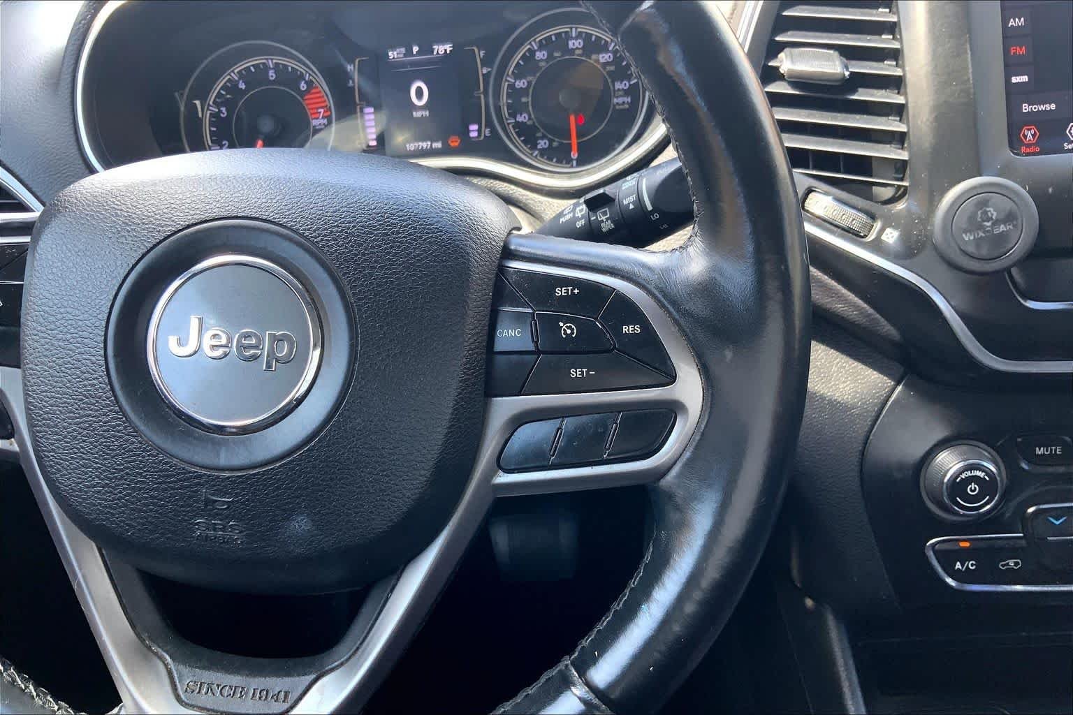 Used 2019 Bright White Clearcoat Jeep Latitude Plus image 25